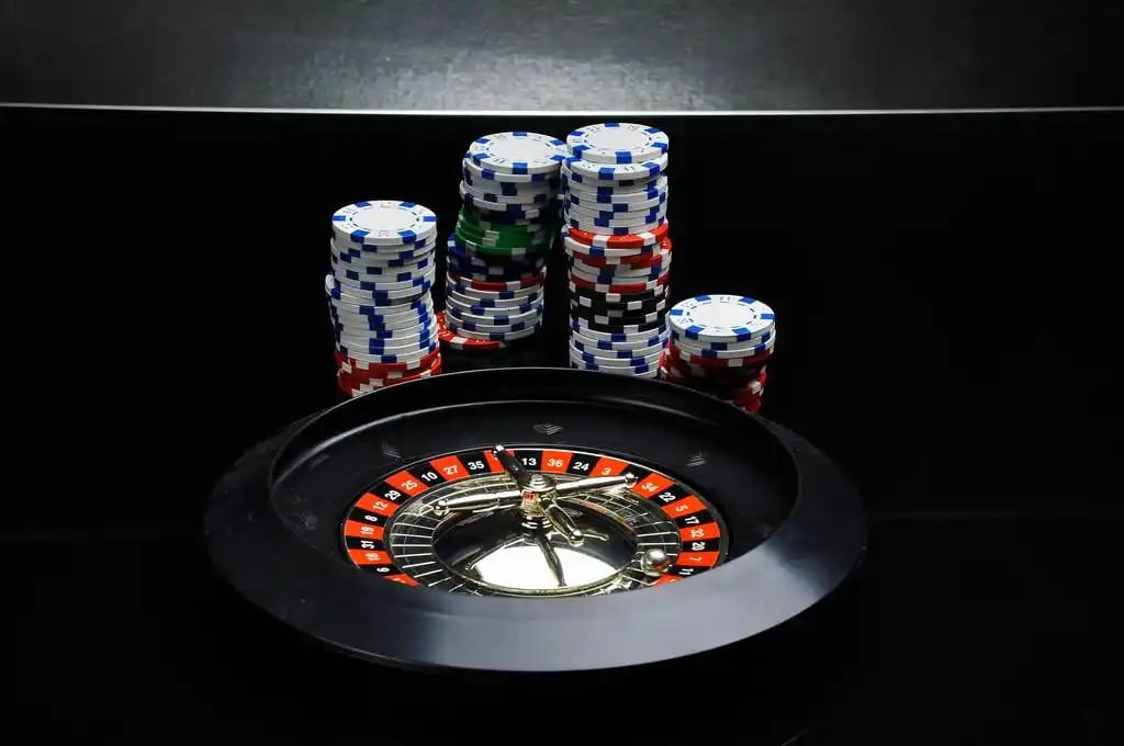 shwe kyar app မိုဘိုင်းအက်ပ် Android iOS ဖုန်းဖြင့် MMK Slots Sportsbook ကစားနေသောမြင်ကွင်း